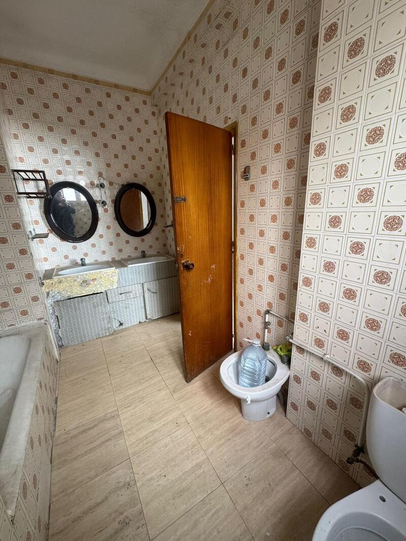 5 bedroom Apartment for sale