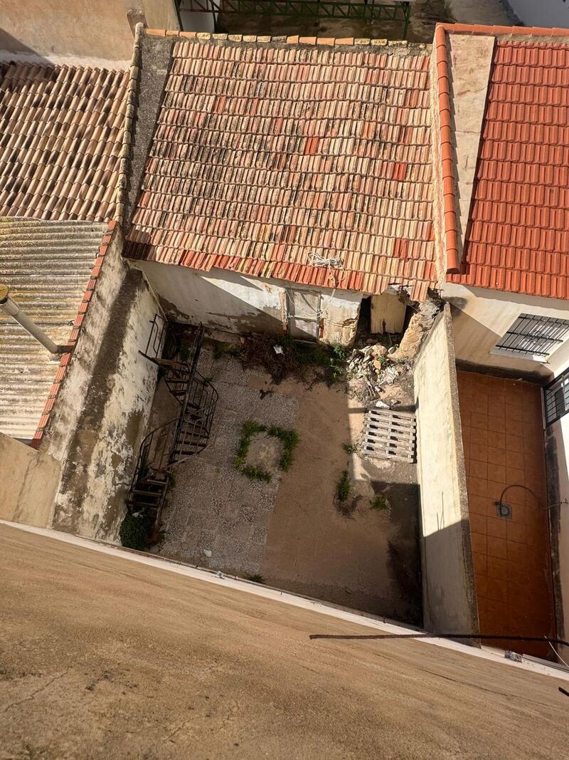 5 bedroom Apartment for sale