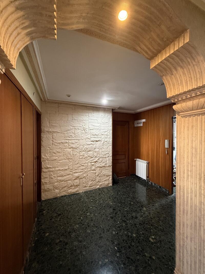 5 bedroom Apartment for sale