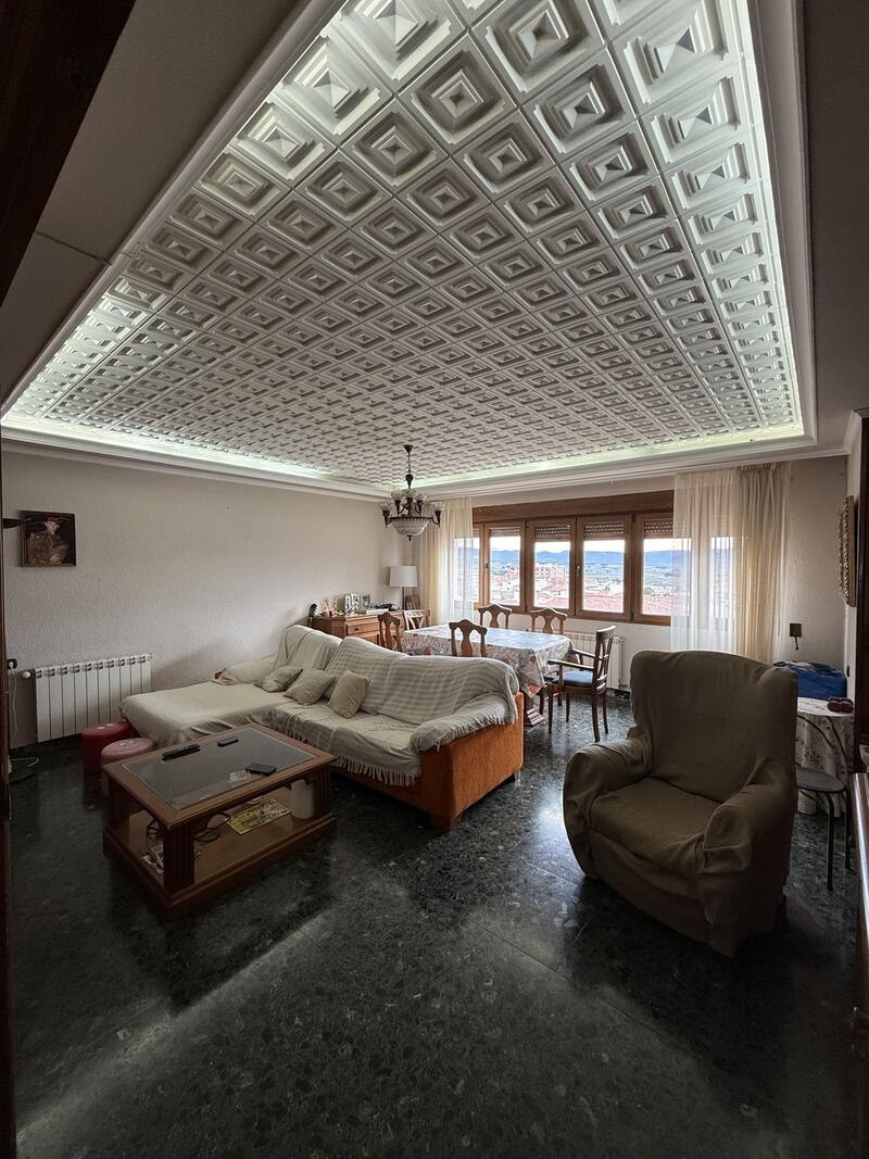 5 bedroom Apartment for sale