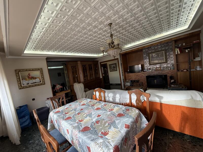 5 bedroom Apartment for sale