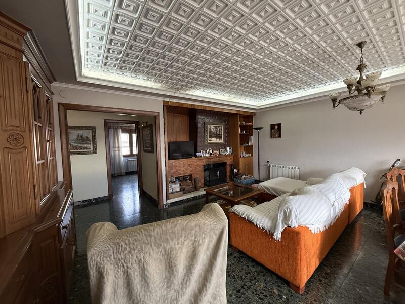 5 bedroom Apartment for sale