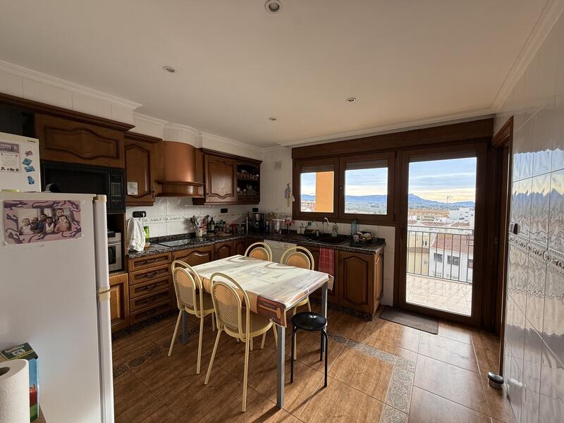 5 bedroom Apartment for sale