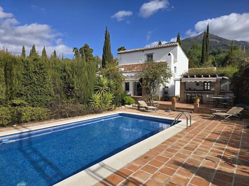 Villa til salgs i Alcaucin, Málaga