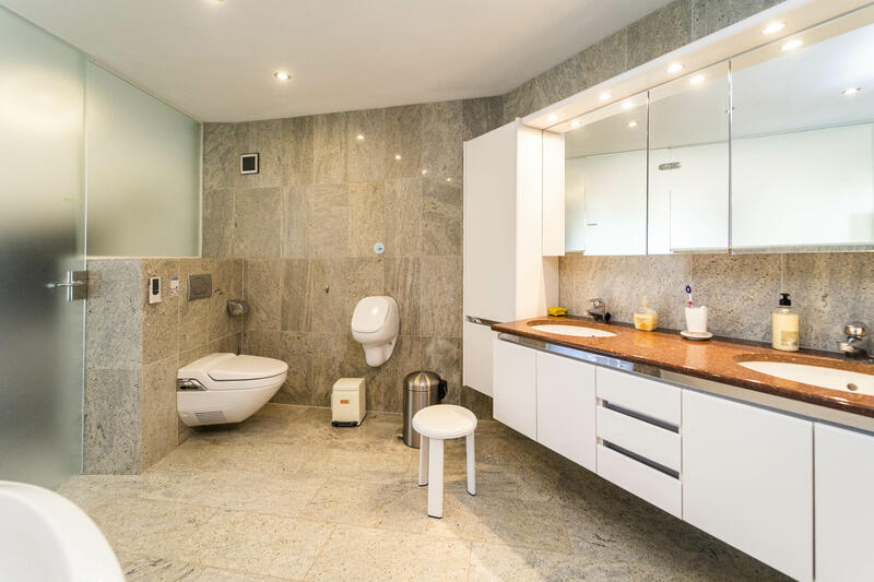 6 bedroom Villa for sale