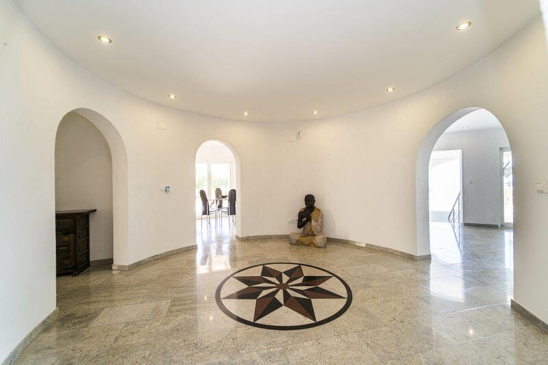 6 bedroom Villa for sale