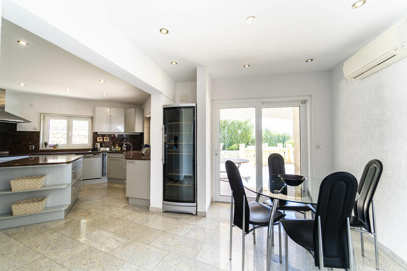 6 bedroom Villa for sale