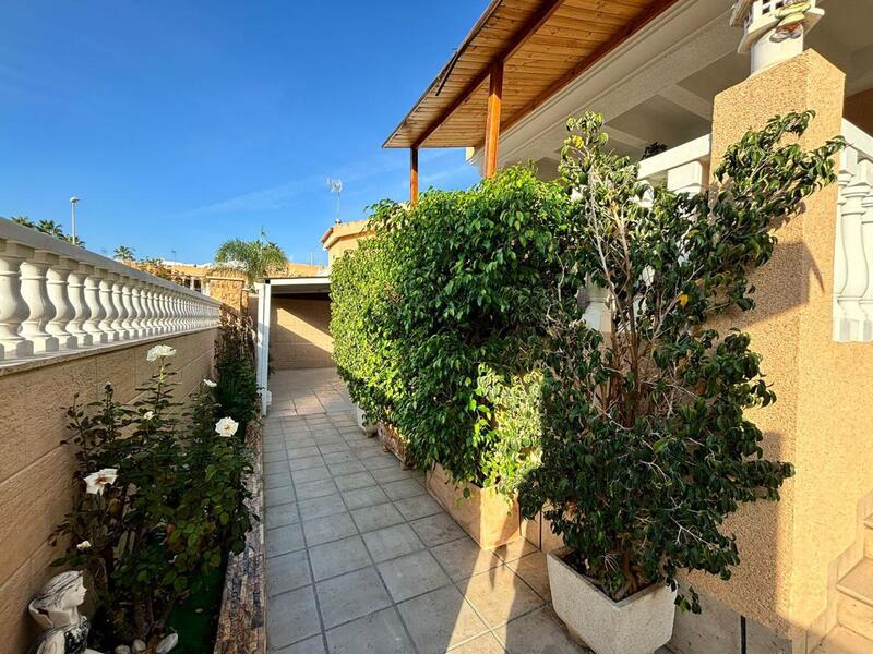 5 bedroom Villa for sale