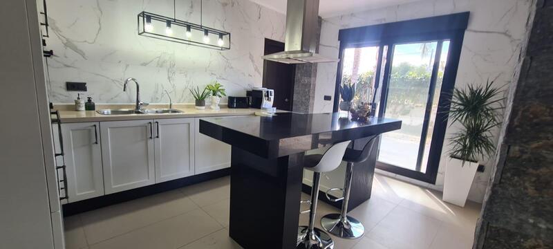 4 bedroom Villa for sale