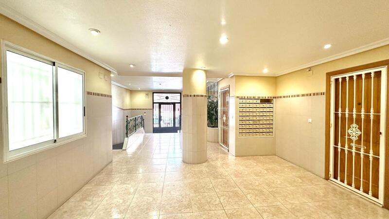 2 slaapkamer Appartement Te koop 2 slaapkamer Appartement Te koop