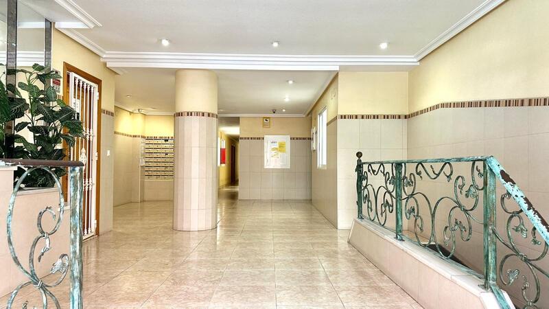 2 slaapkamer Appartement Te koop 2 slaapkamer Appartement Te koop