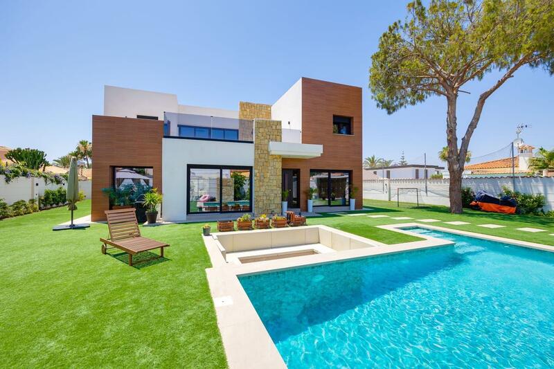 Villa for sale in Torrevieja, Alicante