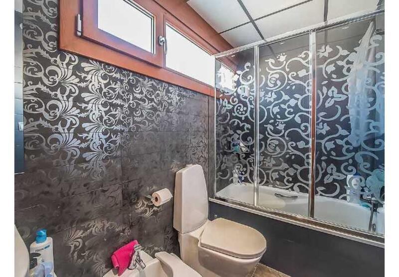 4 bedroom Townhouse for sale