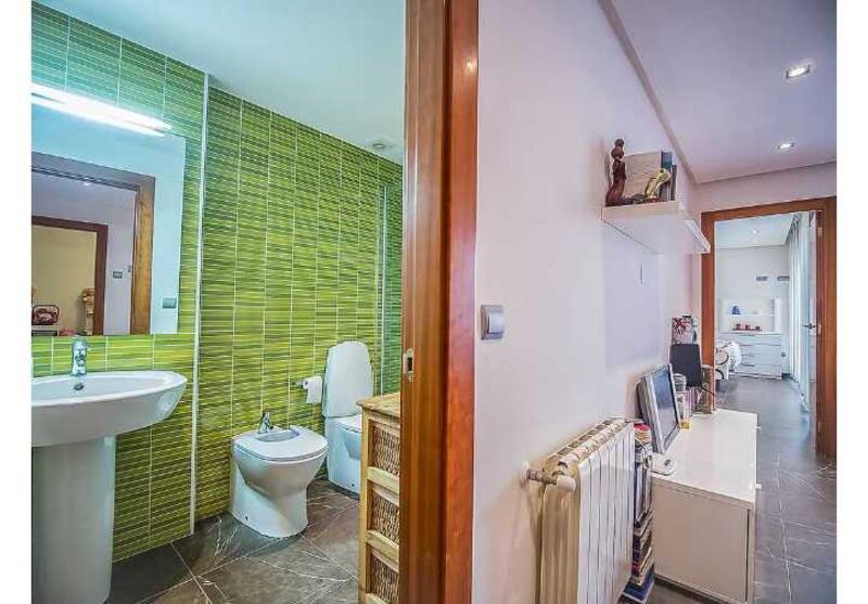 4 bedroom Townhouse for sale