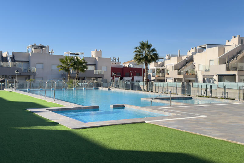 Villa en venta en Torrevieja, Alicante