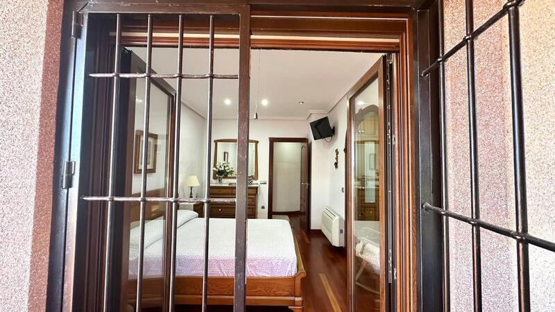 4 спальная комната городская тюрьма продается