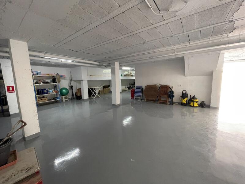 4 bedroom Townhouse for sale