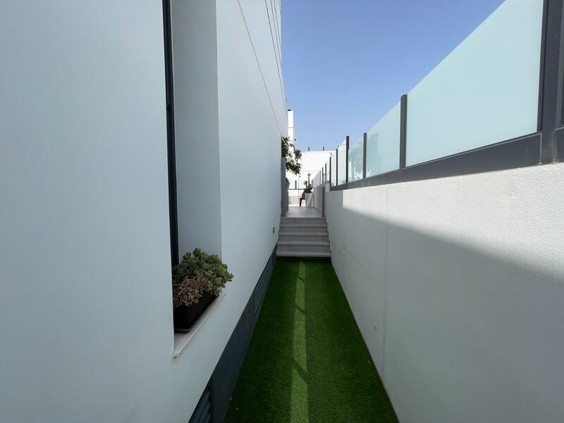 4 bedroom Townhouse for sale