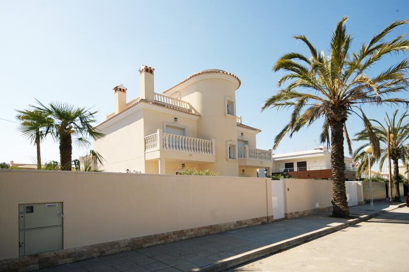 Villa till salu i Cabo Roig, Alicante