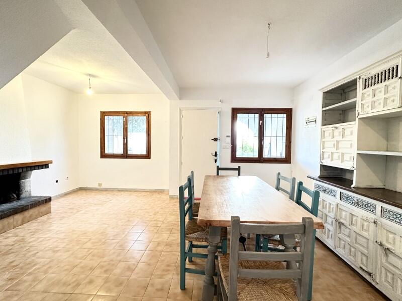 2 bedroom Townhouse for sale