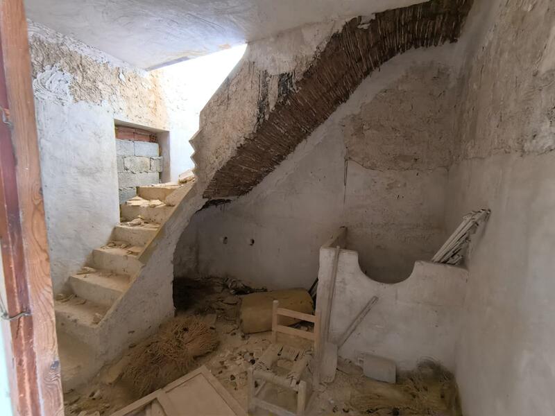 5 bedroom Townhouse for sale