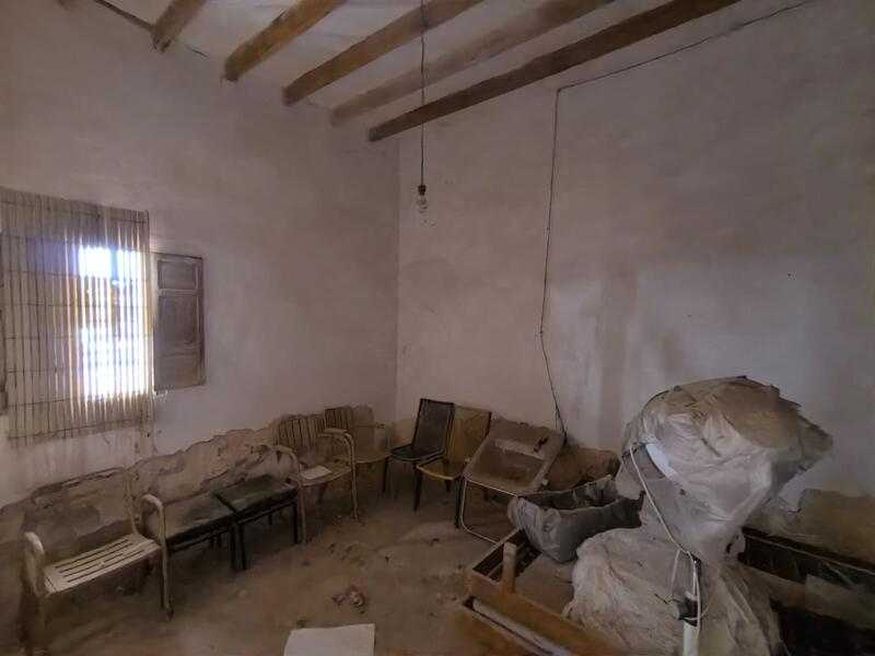 5 bedroom Townhouse for sale