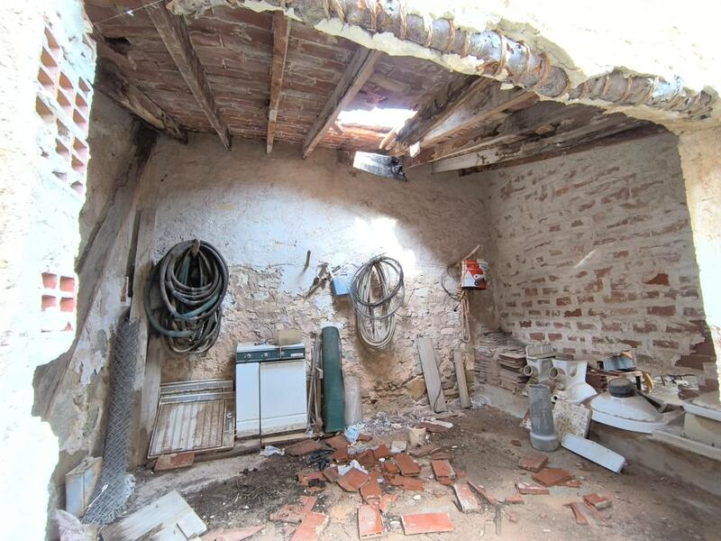 5 bedroom Townhouse for sale