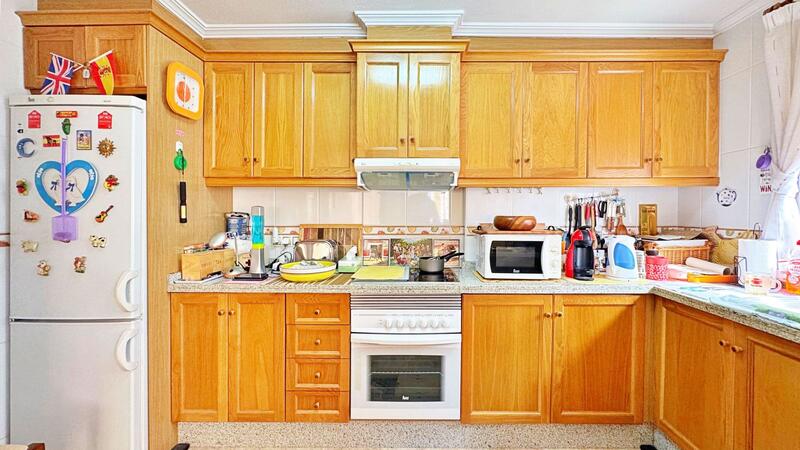 3 спальная комната городская тюрьма продается