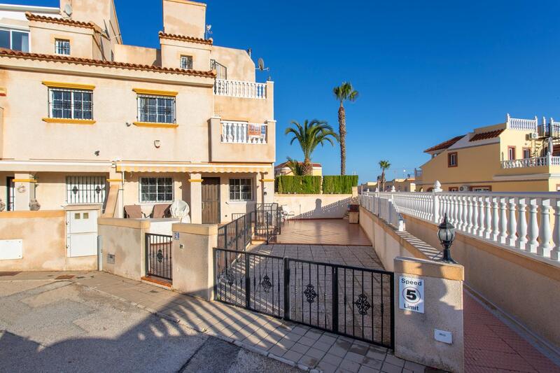 Townhouse for sale in Orihuela Costa, Alicante