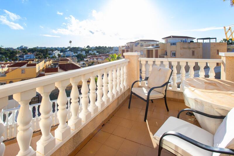 2 bedroom Townhouse for sale