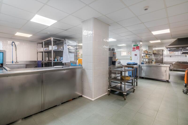 84 sovrum Kommersiella fastigheter till salu