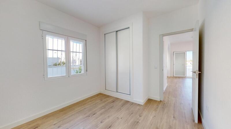 2 slaapkamer Gezinswoning Te koop