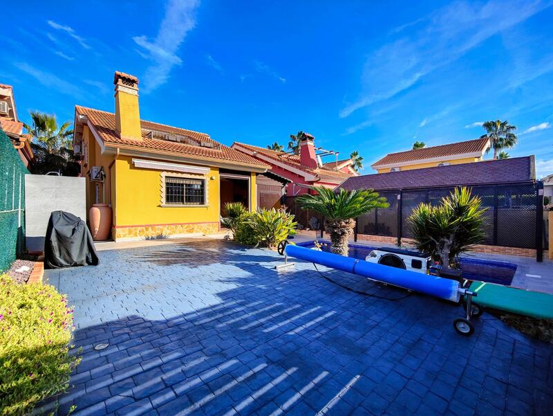 3 bedroom Villa for sale