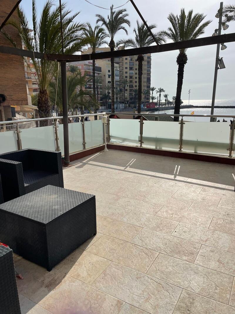 4 slaapkamer Tweezijdig Te koop 4 slaapkamer Tweezijdig Te koop