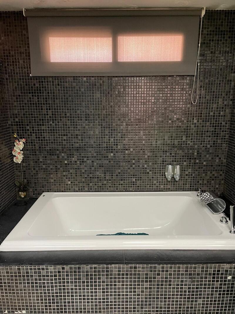 4 slaapkamer Tweezijdig Te koop 4 slaapkamer Tweezijdig Te koop