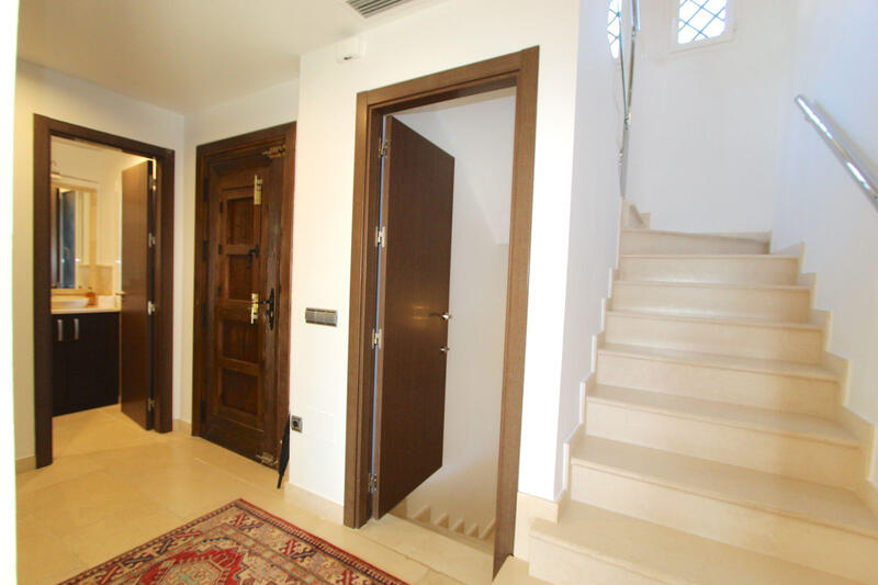 4 Schlafzimmer Stadthaus zu verkaufen