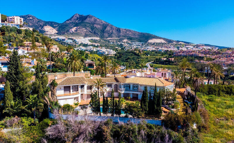 9 bedroom Villa for sale