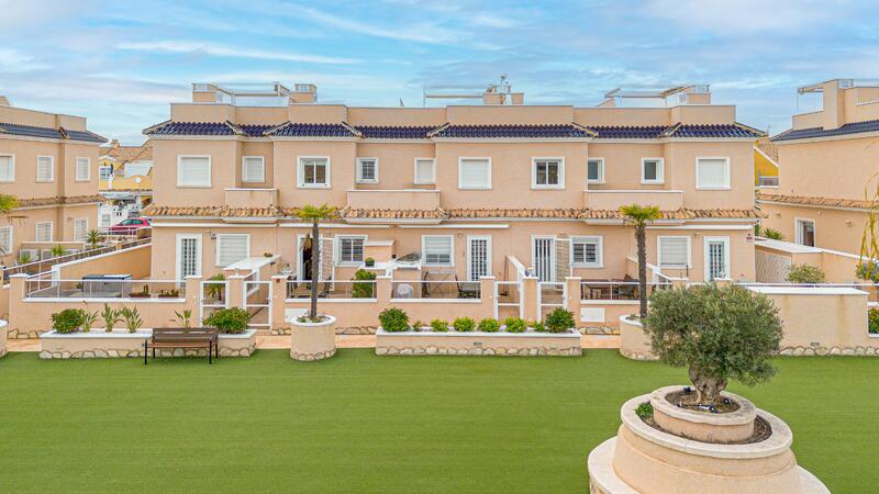 Villa til salgs i Orihuela Costa, Alicante