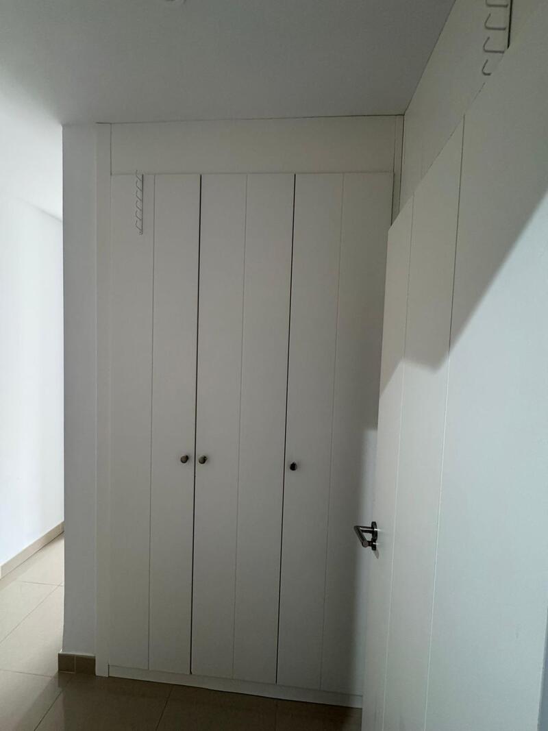 3 спальная комната городская тюрьма продается