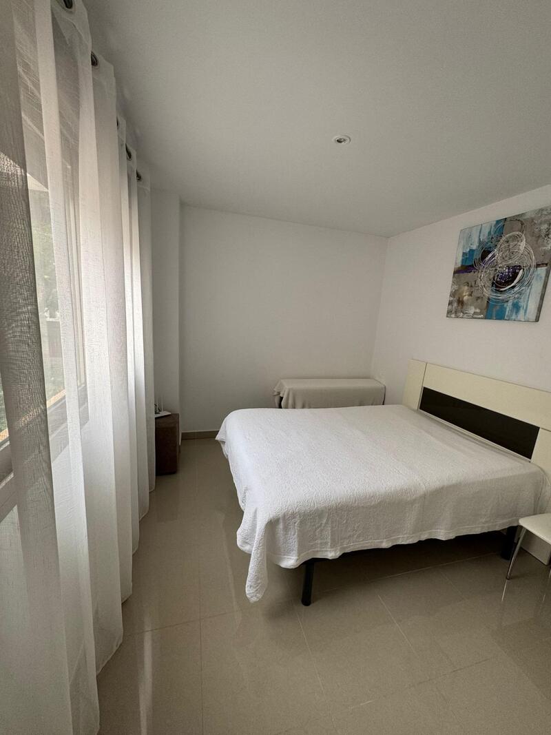 3 спальная комната городская тюрьма продается