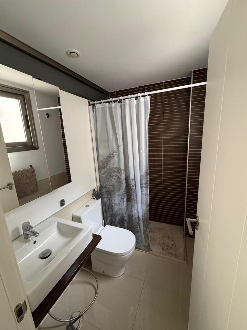 3 спальная комната городская тюрьма продается