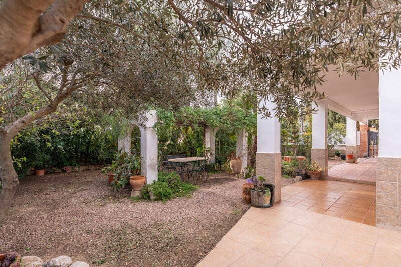 3 bedroom Commercial Property for sale