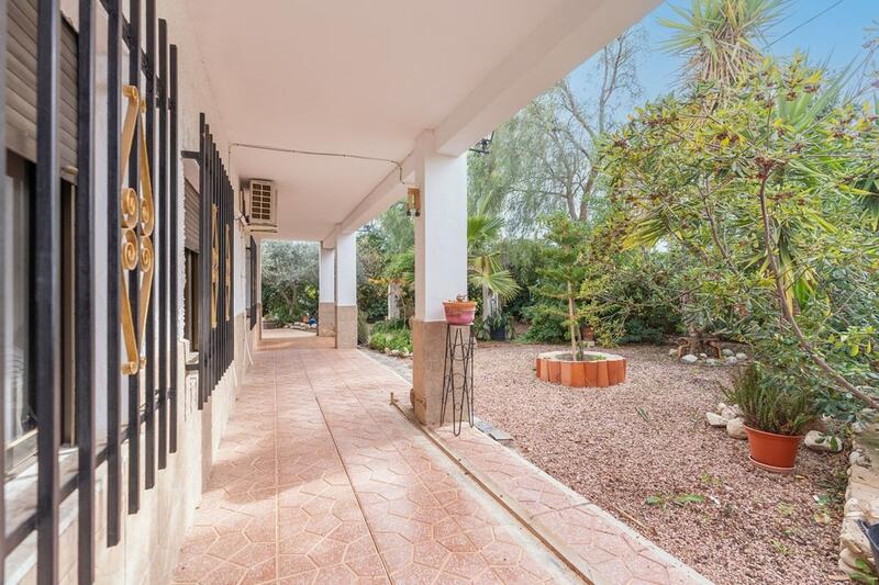 3 bedroom Commercial Property for sale