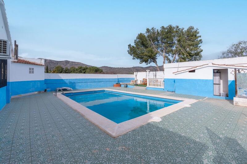 3 bedroom Commercial Property for sale