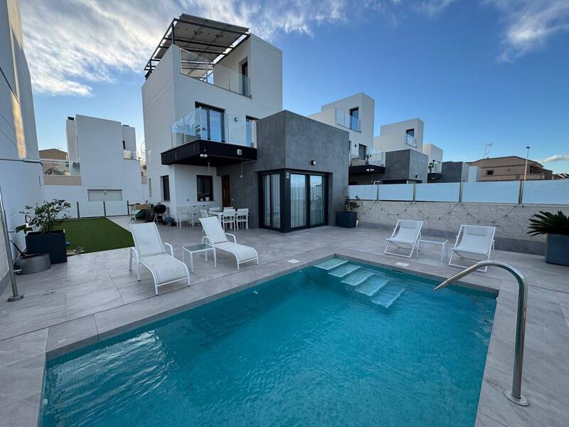 Villa for sale in Torrevieja, Alicante