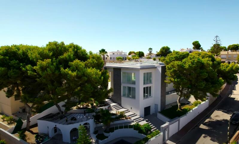 Villa Te koop in Torrevieja, Alicante