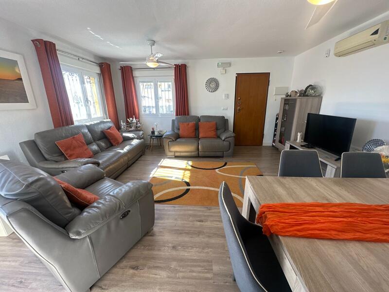 3 slaapkamer Gezinswoning Te koop 3 slaapkamer Gezinswoning Te koop