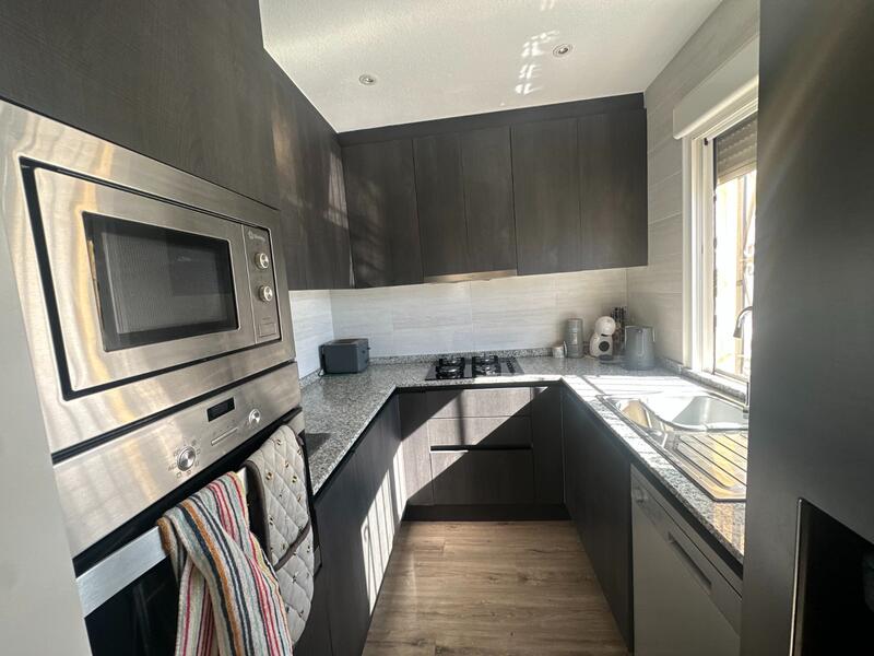 3 slaapkamer Gezinswoning Te koop 3 slaapkamer Gezinswoning Te koop