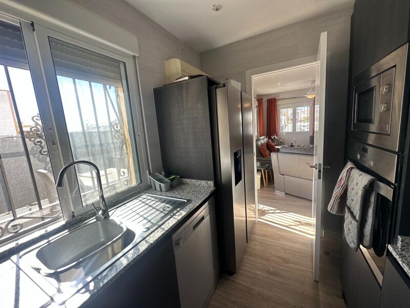 3 slaapkamer Gezinswoning Te koop 3 slaapkamer Gezinswoning Te koop