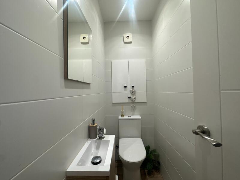 3 slaapkamer Gezinswoning Te koop 3 slaapkamer Gezinswoning Te koop